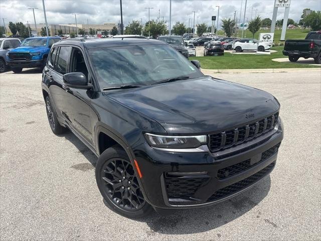 New 2026 Diamond Black Crystal Pearl-Coat Exterior Paint Jeep Summit image 3