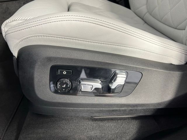 New 2026 White BMW sDrive40i image 17
