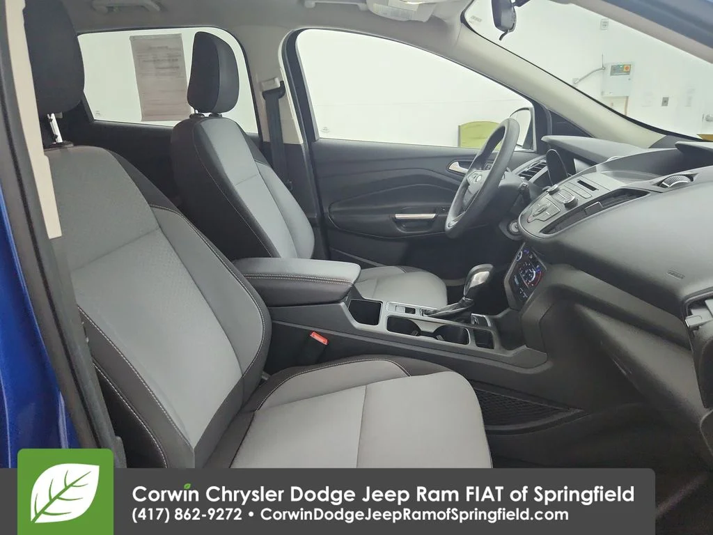 Used 2018 Blue Ford SE image 32