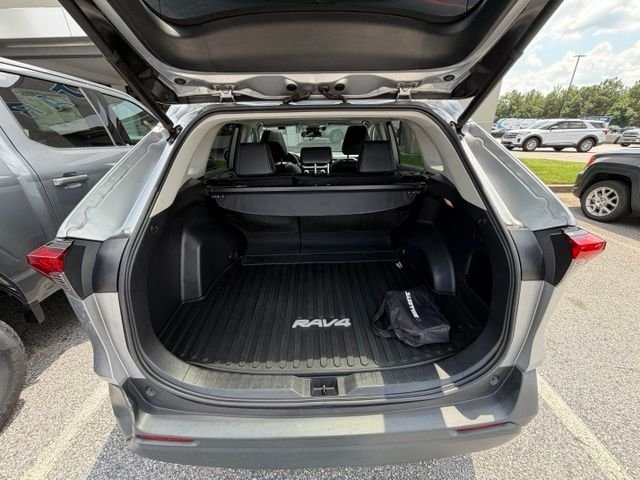Used 2020 Silver Sky Metallic Toyota XLE Premium image 19