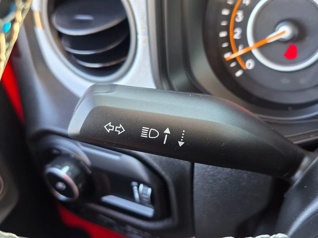 Used 2025 Red Jeep Sport S image 37