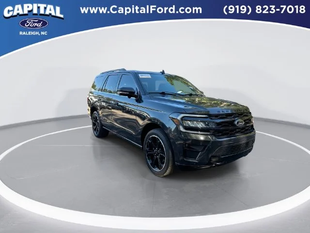 Used 2023  Ford Limited image 2
