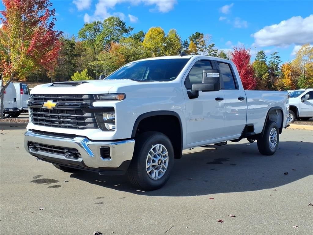New 2026 Summit White Chevrolet WT image 32
