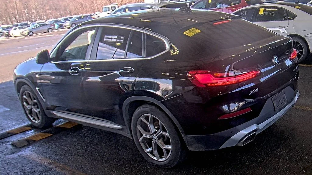 Used 2024 Black BMW xDrive30i image 2