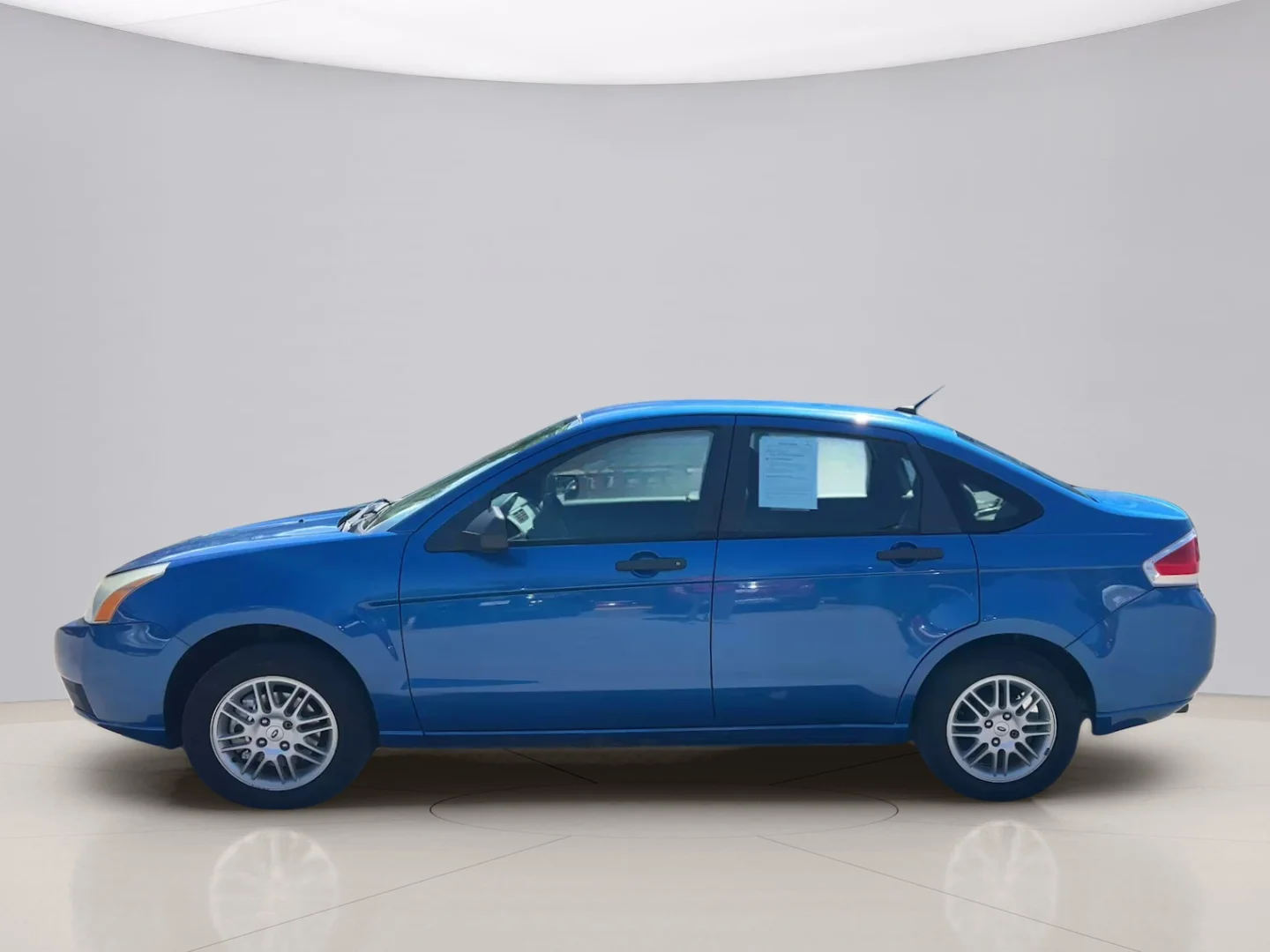 Used 2010 Blue Ford SE image 3