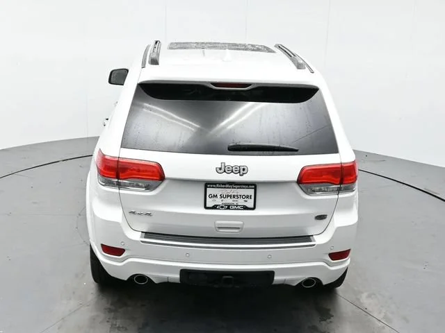 Used 2019 Ivory 3-coat Jeep Overland image 38