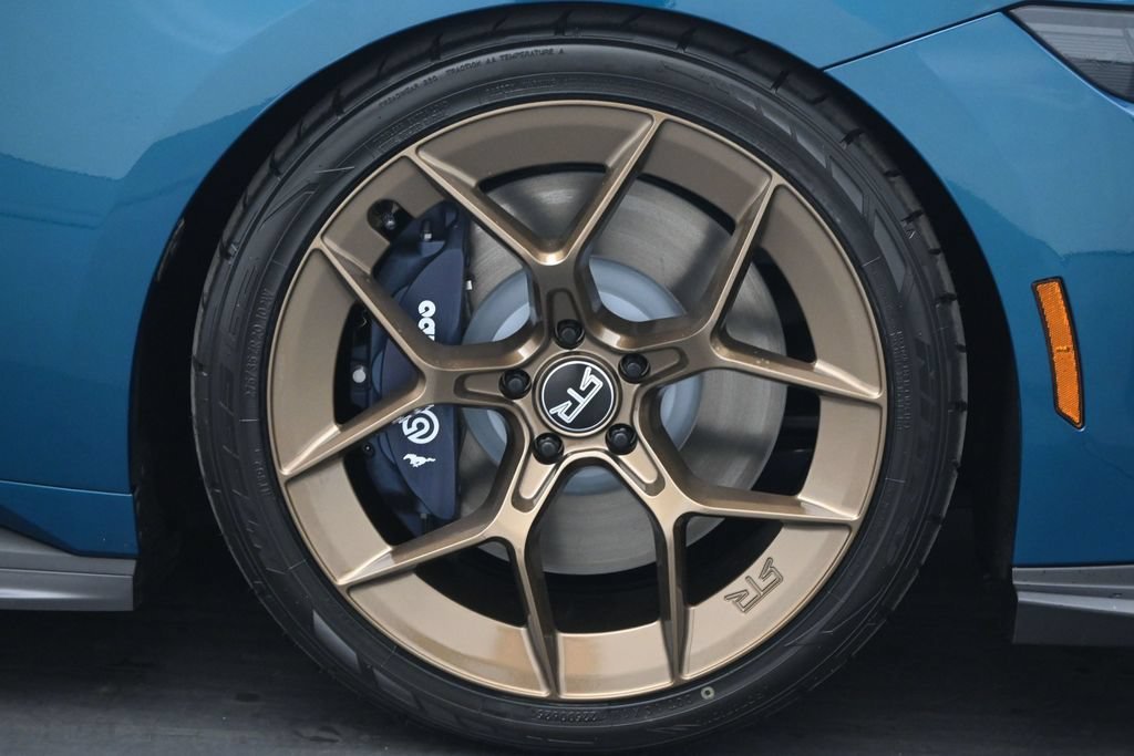 New 2026 Adriatic Blue Metallic Ford GT Premium image 21