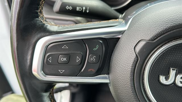 Used 2022 White Jeep Overland image 12