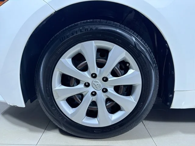 Used 2022 White Toyota LE image 10