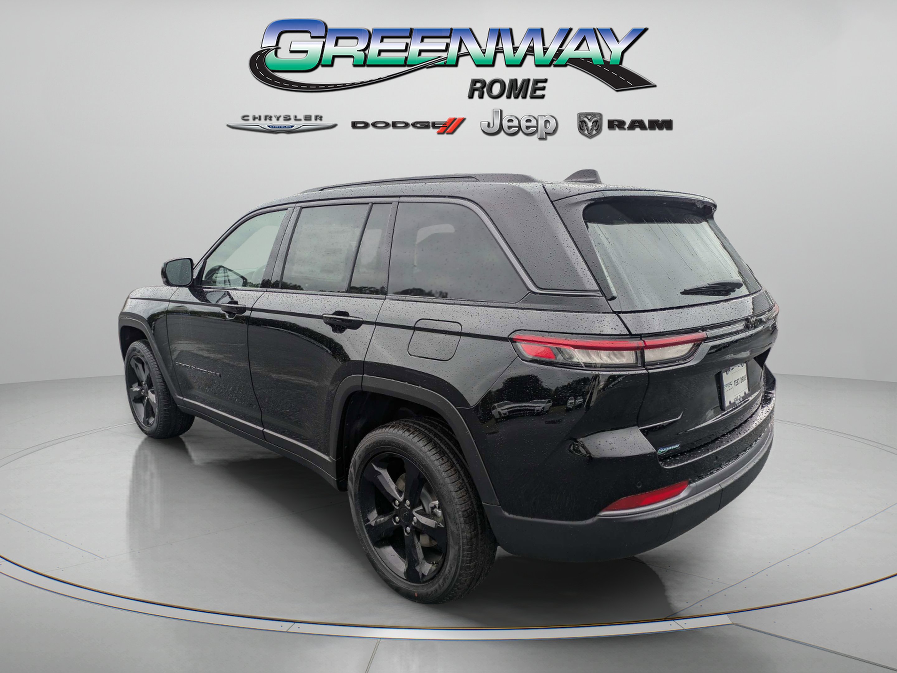 New 2026 Diamond Black Crystal Pearl-Coat Exterior Paint Jeep Limited image 4