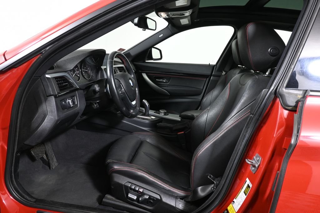 Used 2016 Red BMW 328i xDrive Gran Turismo image 3