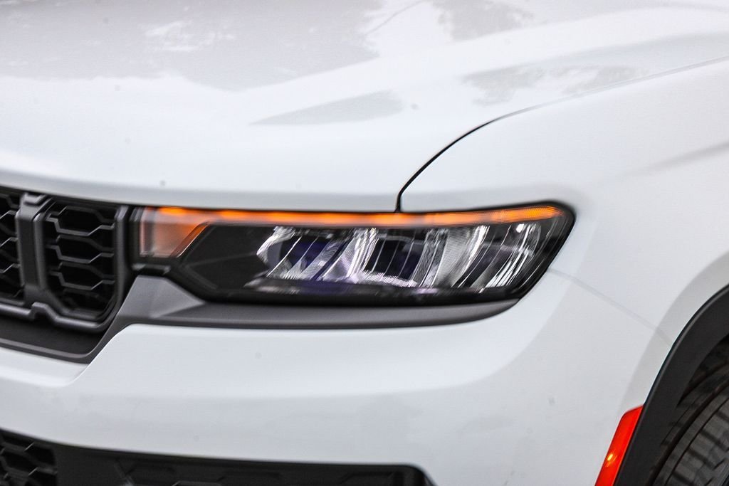 New 2026 Bright White Clearcoat Jeep Altitude image 5
