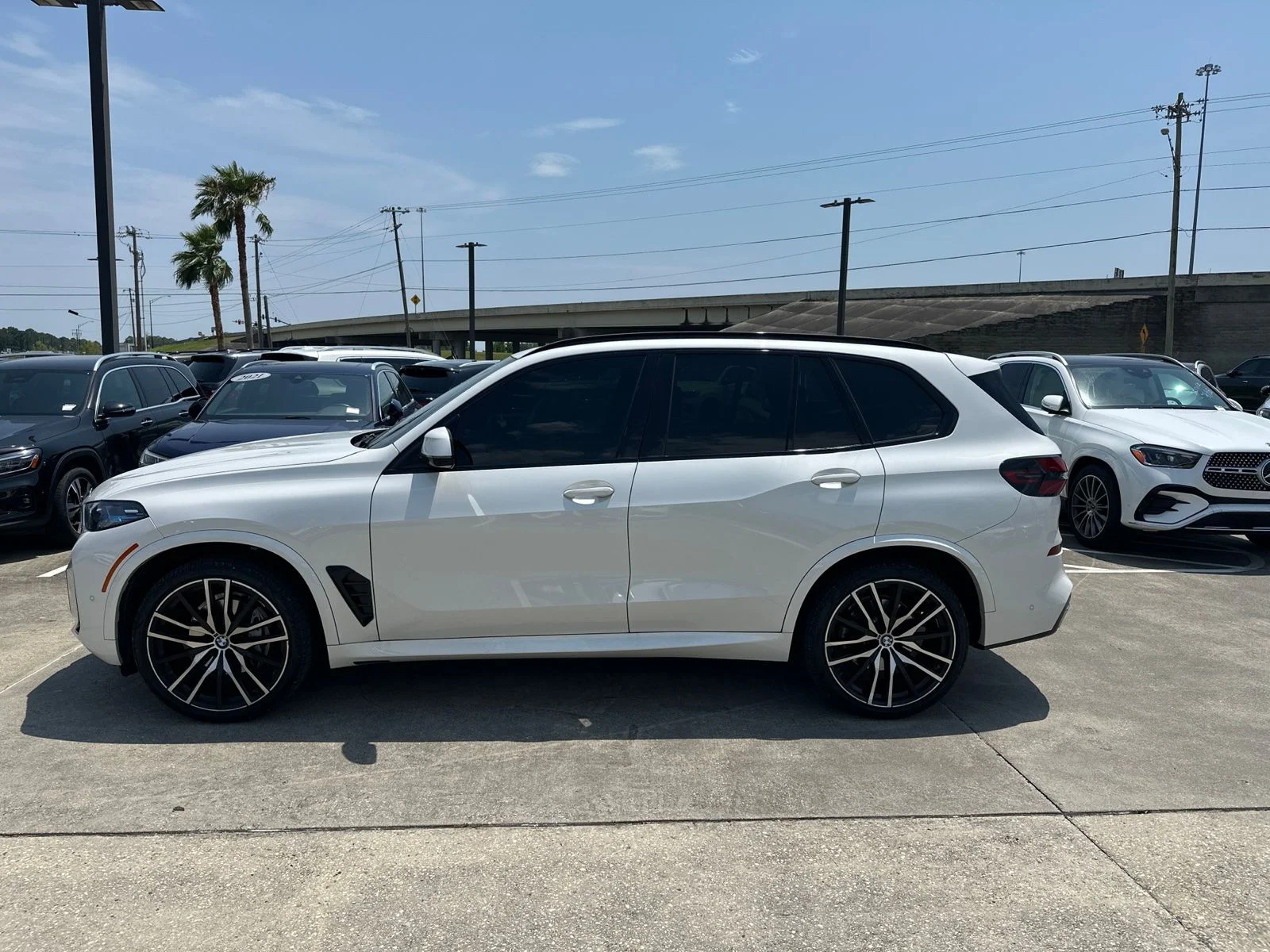 Used 2026 White BMW sDrive40i image 1