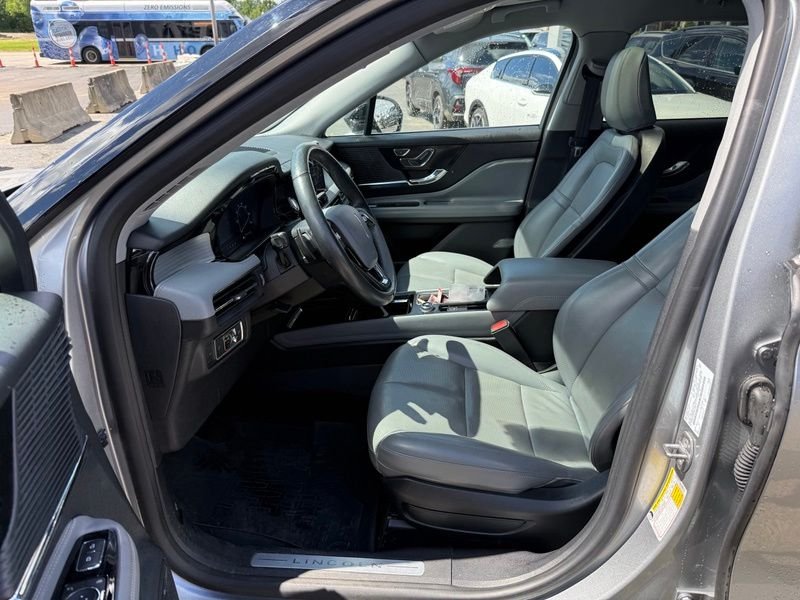 Used 2021 Silver Lincoln Standard image 9