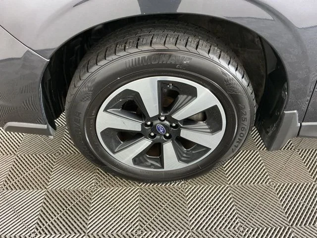 Used 2018 Gray Subaru 2.5i Premium image 28