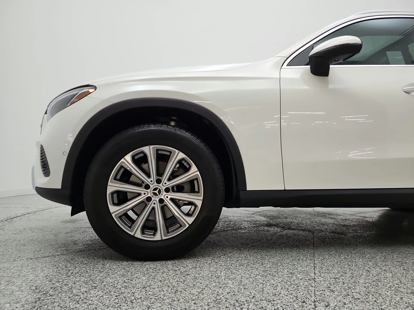 Certified Used 2025 Polar White Mercedes-Benz GLC 300 SUV image 22