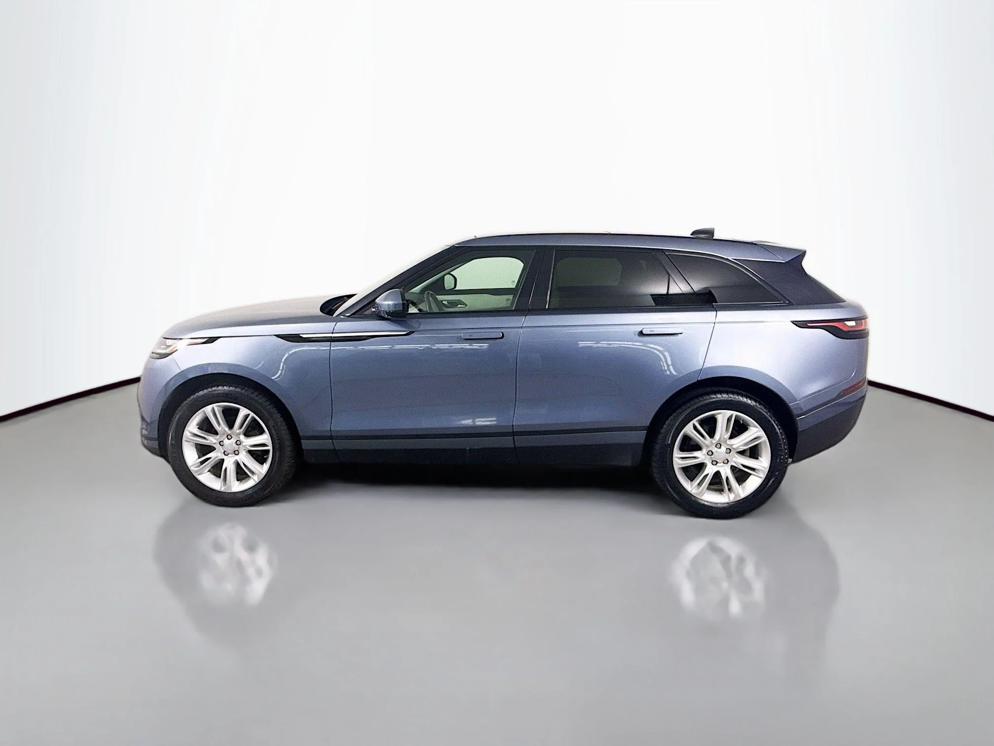 Used 2020 White Land Rover S image 2