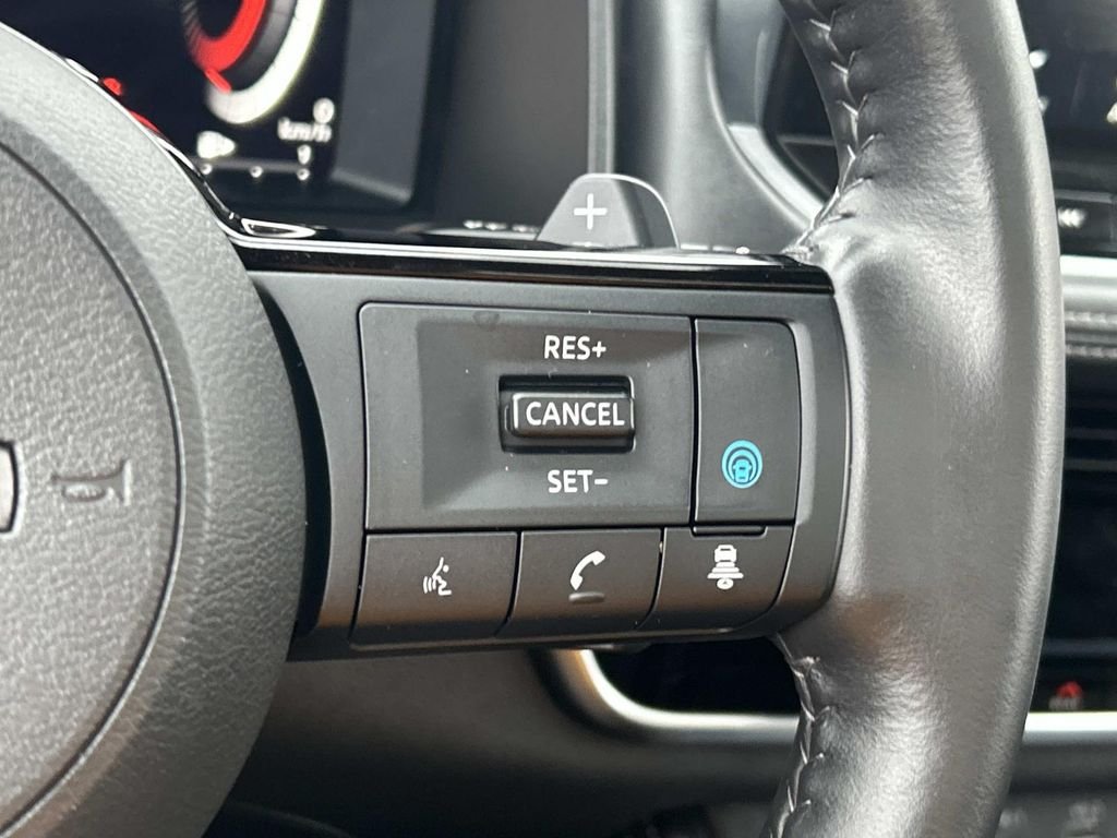 Used 2023 White Nissan Platinum image 24