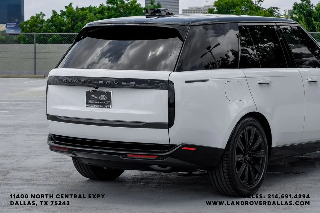 New 2026 Fuji White Land Rover SE image 9