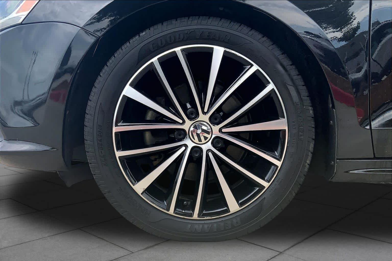 Used 2016 Black Uni Volkswagen 1.8T Sport image 11