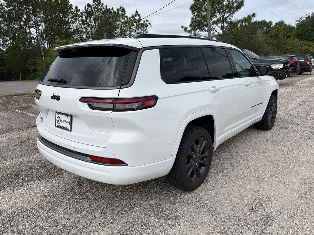 New 2026 Bright White Clear-Coat Exterior Paint Jeep Limited Reserve image 6