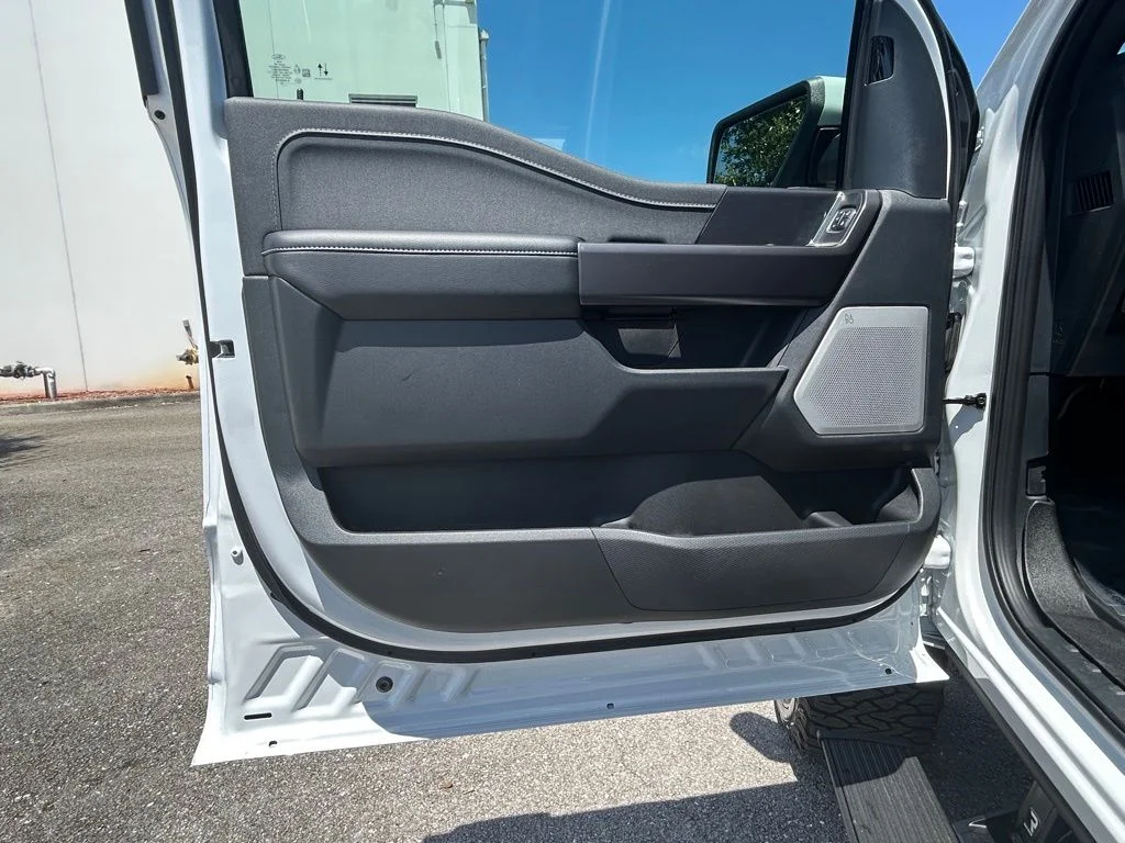 New 2026 Oxford White Ford Lariat image 41