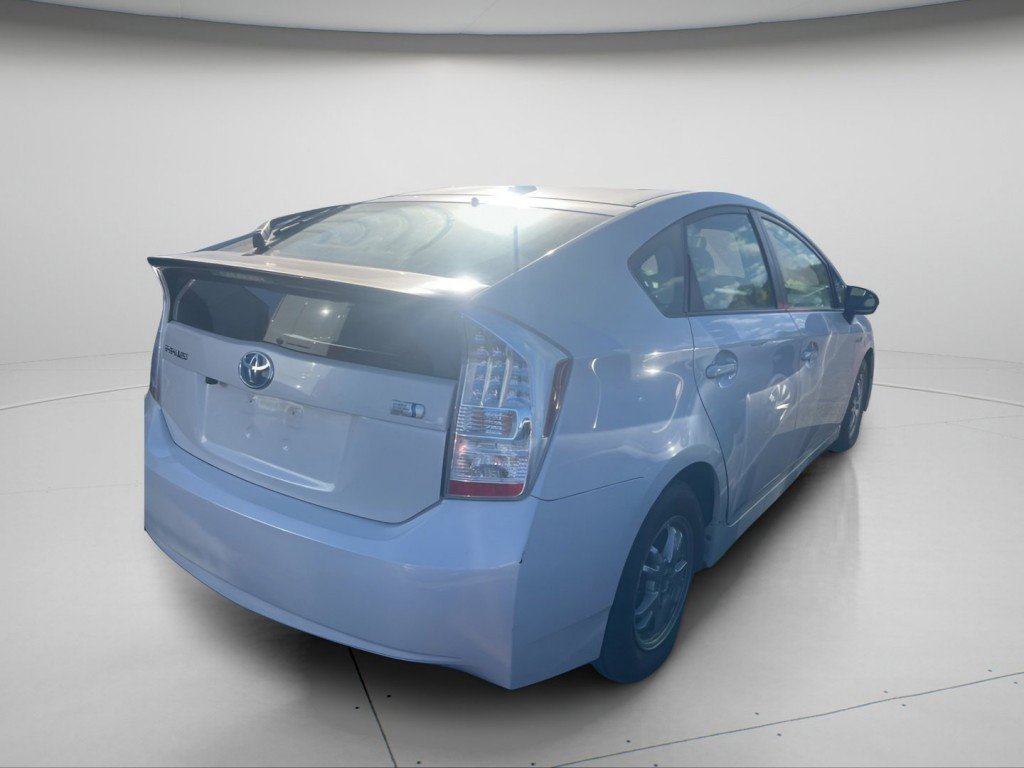 Used 2010 White Toyota V image 26