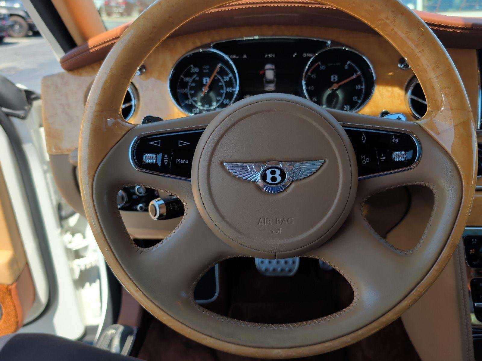 Used 2017 Glacier White Bentley Base image 9