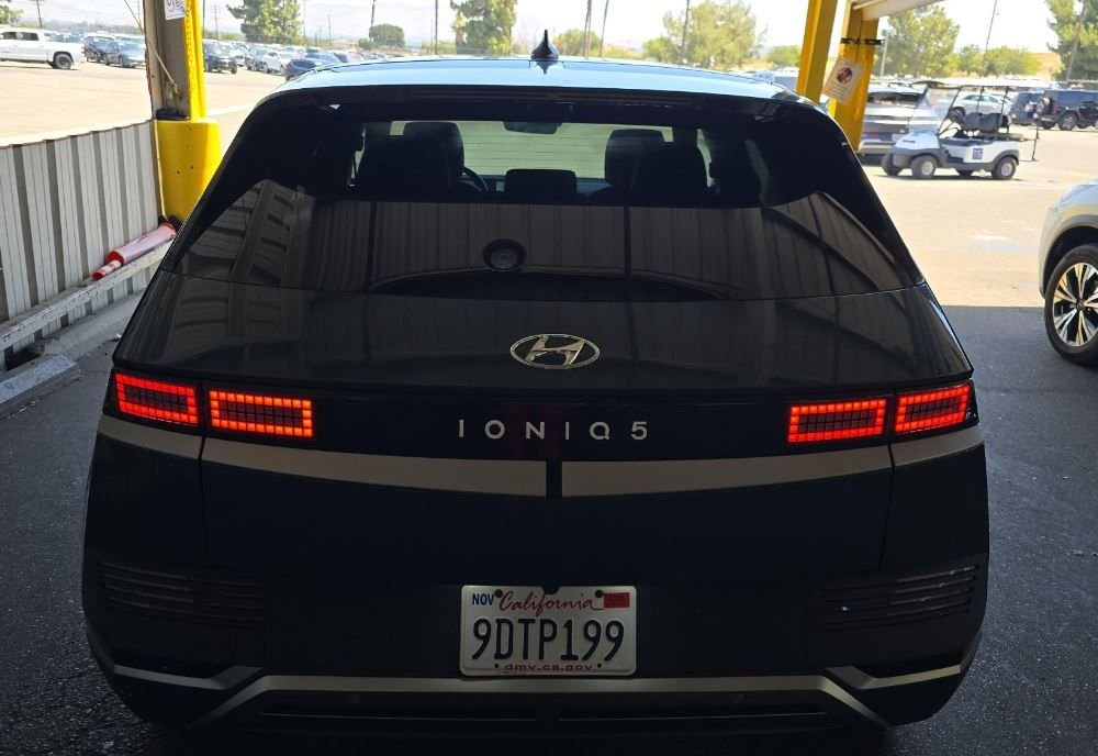 Used 2023 Green Hyundai SEL image 5