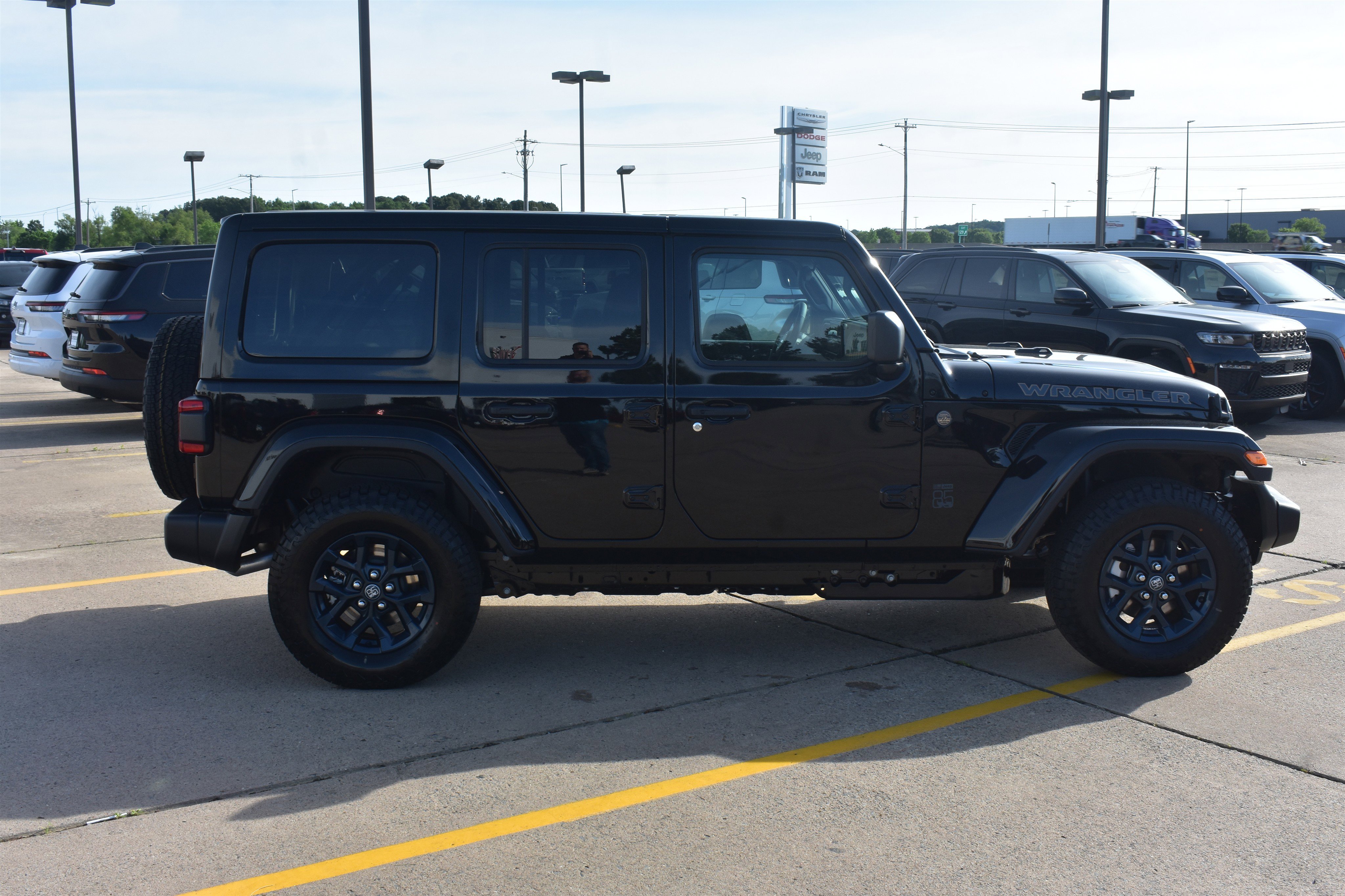 New 2026 Black Clear-Coat Exterior Paint Jeep 85th Anniversary image 4