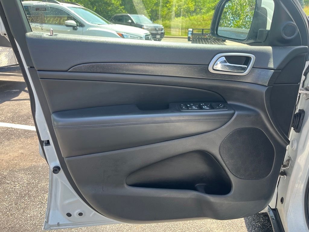 Used 2018 White Jeep Laredo E image 9