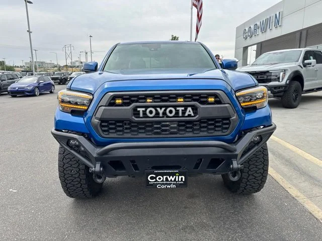 Used 2018 Blue Toyota SR5 image 2