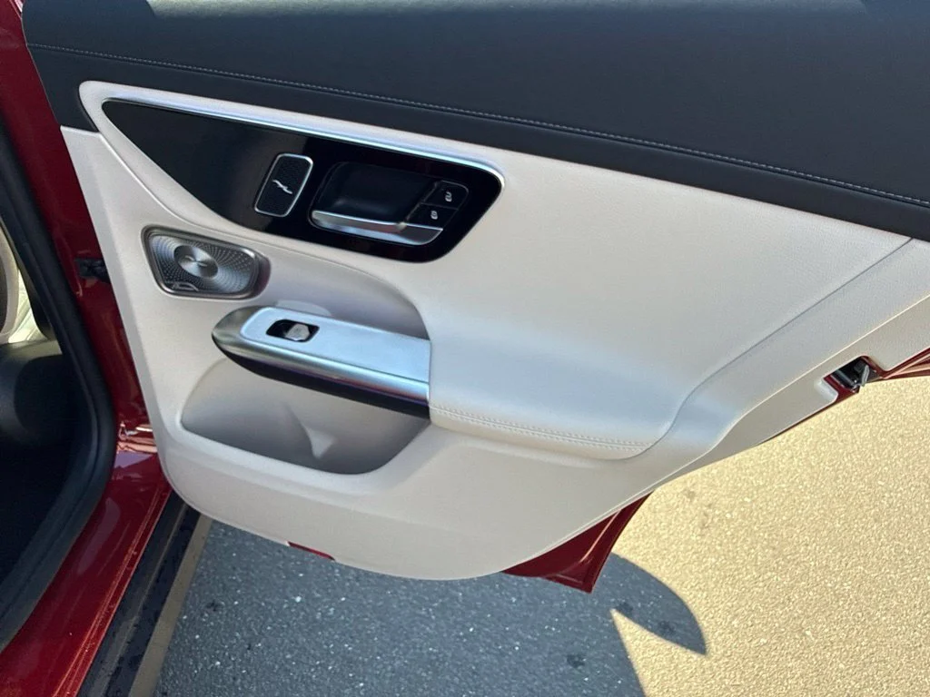 New 2027 MANUFAKTUR Patagonia Red Metallic Mercedes-Benz GLC 300 image 20