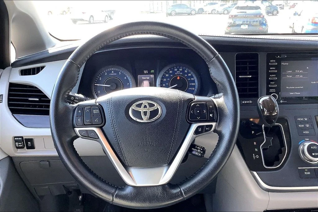 Used 2020 Red Toyota XLE image 5