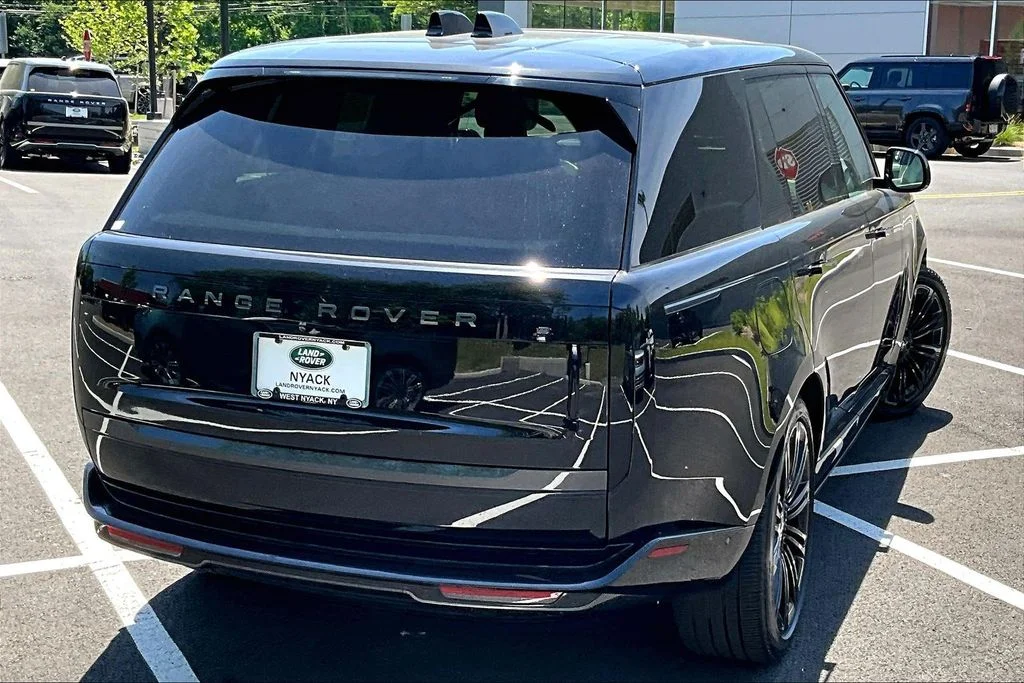 Used 2024 Black Land Rover SE image 2