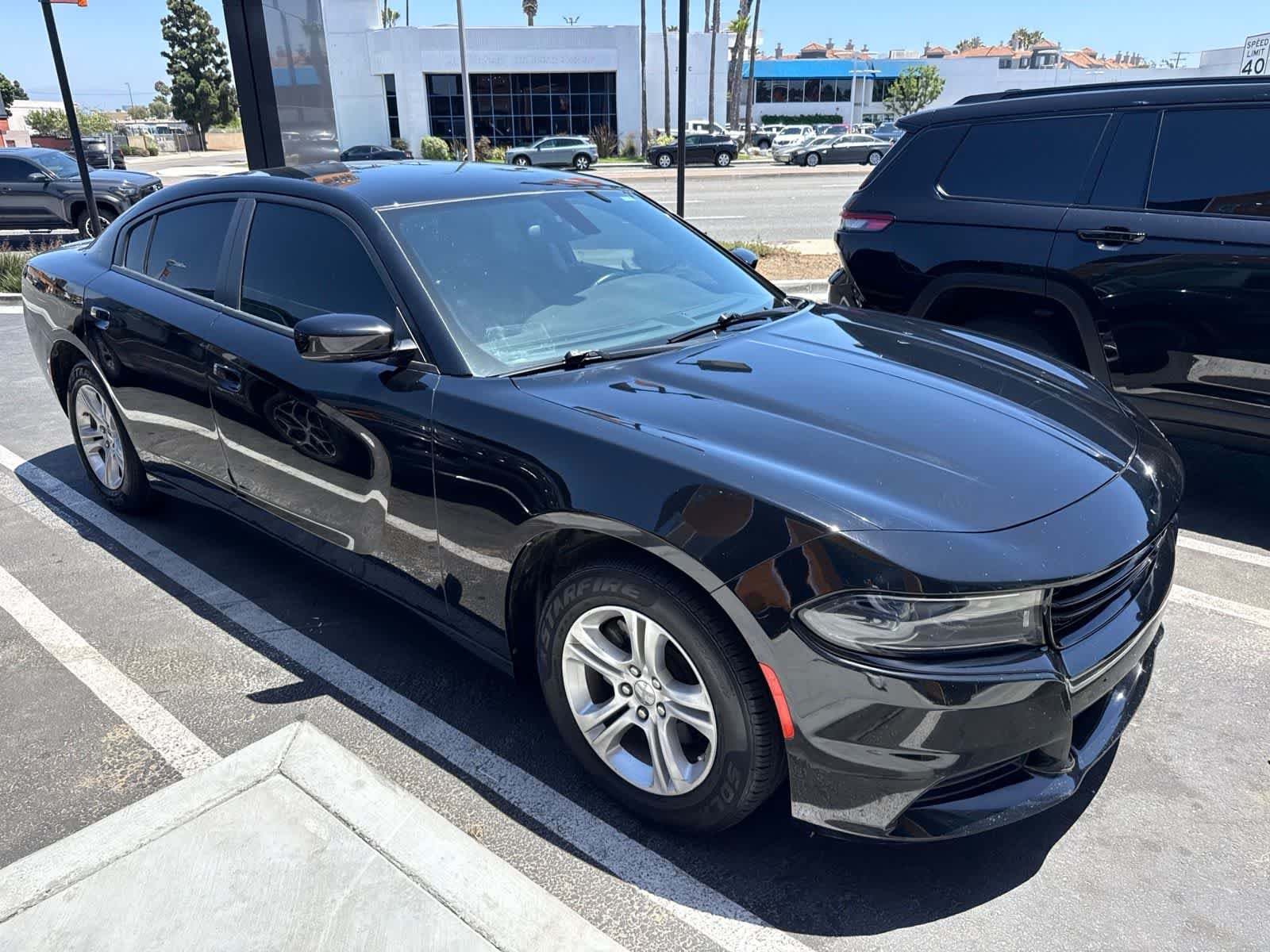 Used 2022 Pitch Black Clearcoat Dodge SXT image 6