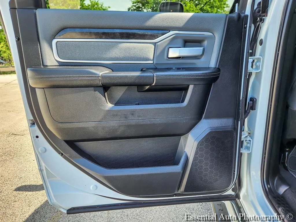 Used 2022 White Ram Big Horn image 18