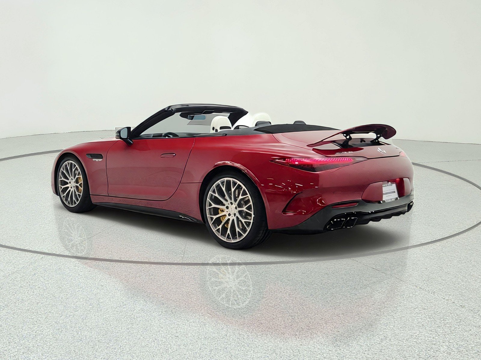 New 2027 MANUFAKTUR Patagonia Red Metallic Mercedes-Benz AMG® SL 63 Roadster image 7