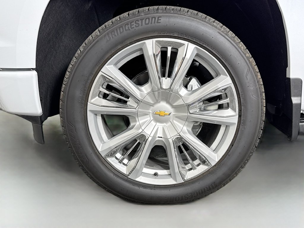 New 2026 Polar White Tricoat Chevrolet High Country image 32