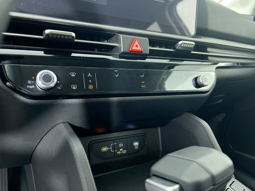 New 2026 Glacial White Pearl Kia LX image 24