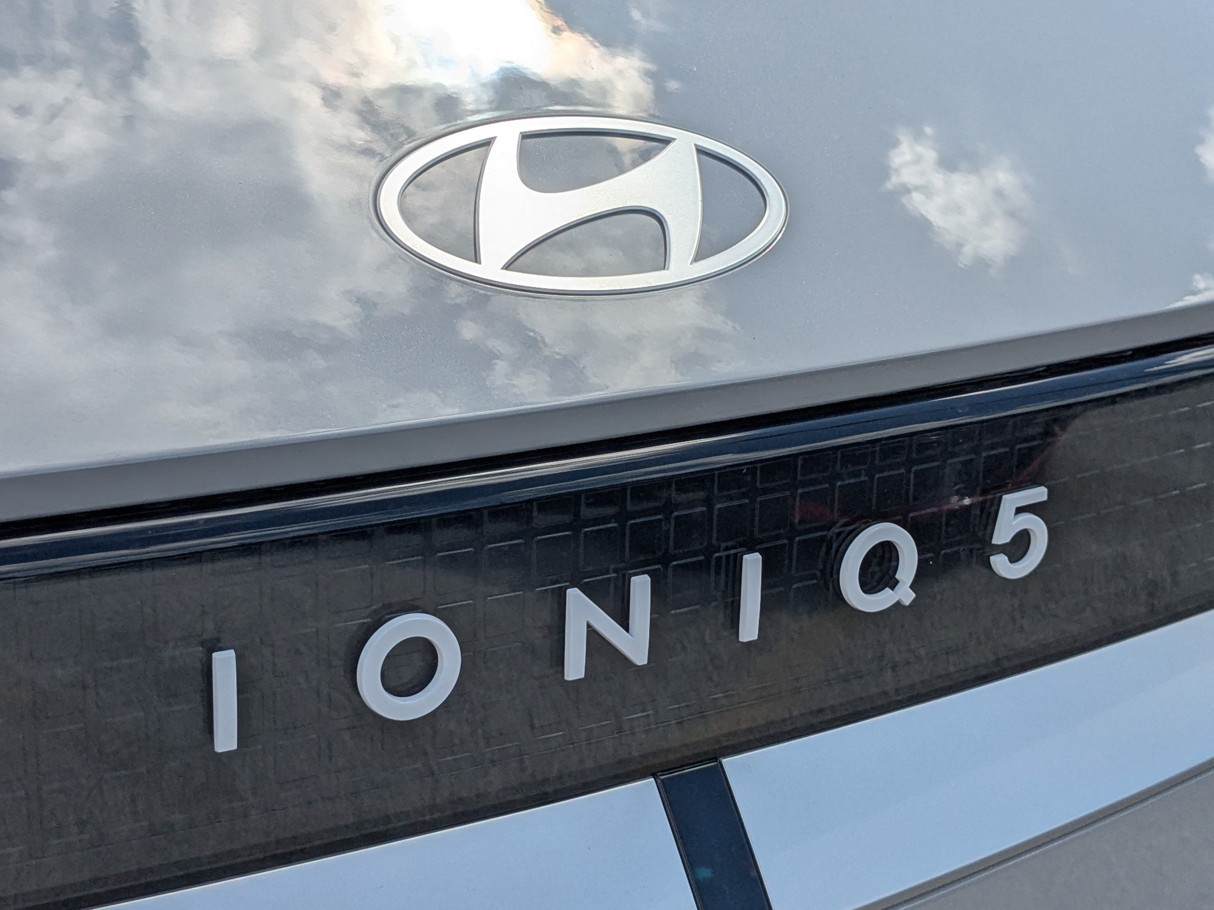 New 2027 Cyber Gray Hyundai SEL image 13
