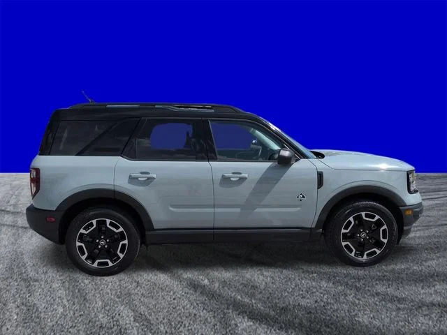 Used 2021 Green Ford Outer Banks image 3