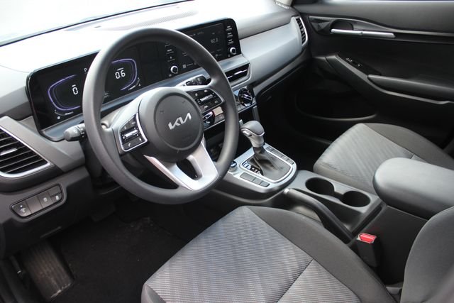Used 2025 Black Kia LX image 3