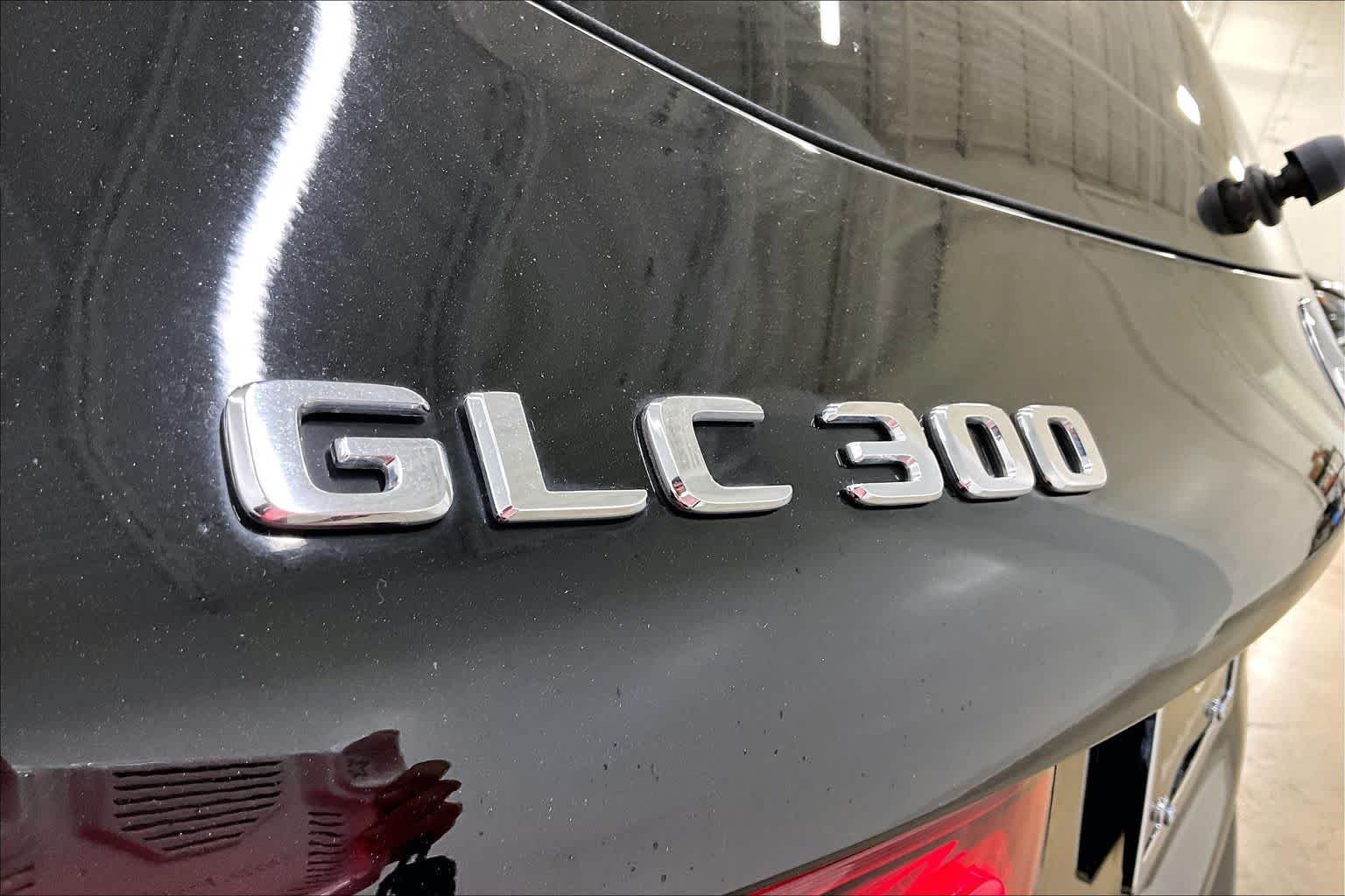 Used 2022 Black Mercedes-Benz GLC 300 image 10
