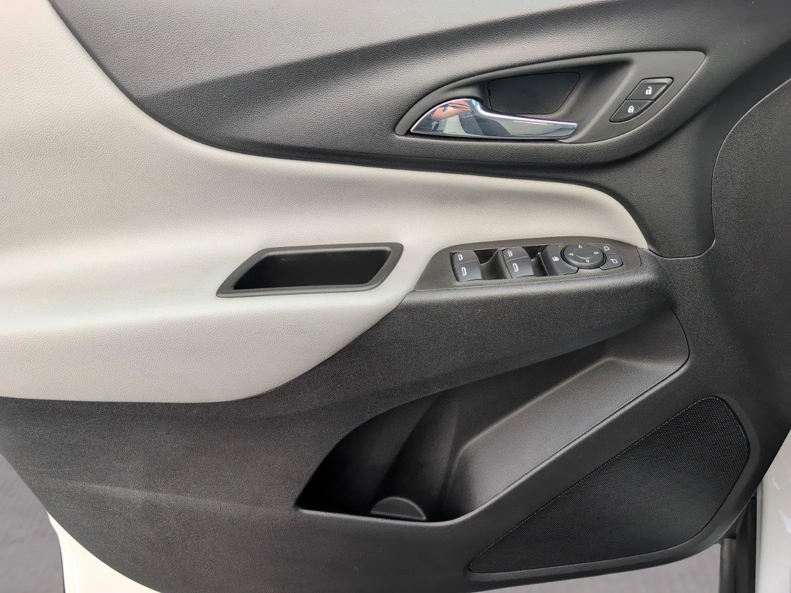 Used 2024 Summit White Chevrolet LS image 15