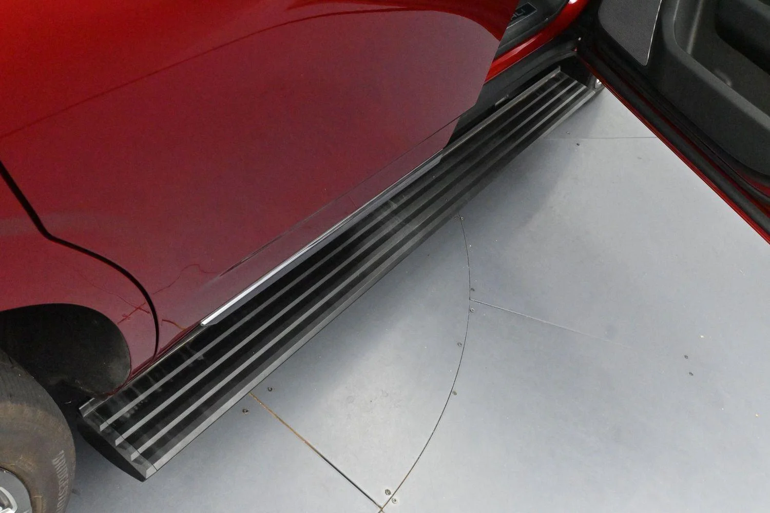 Used 2025 Volcanic Red Tintcoat GMC Denali Ultimate image 9