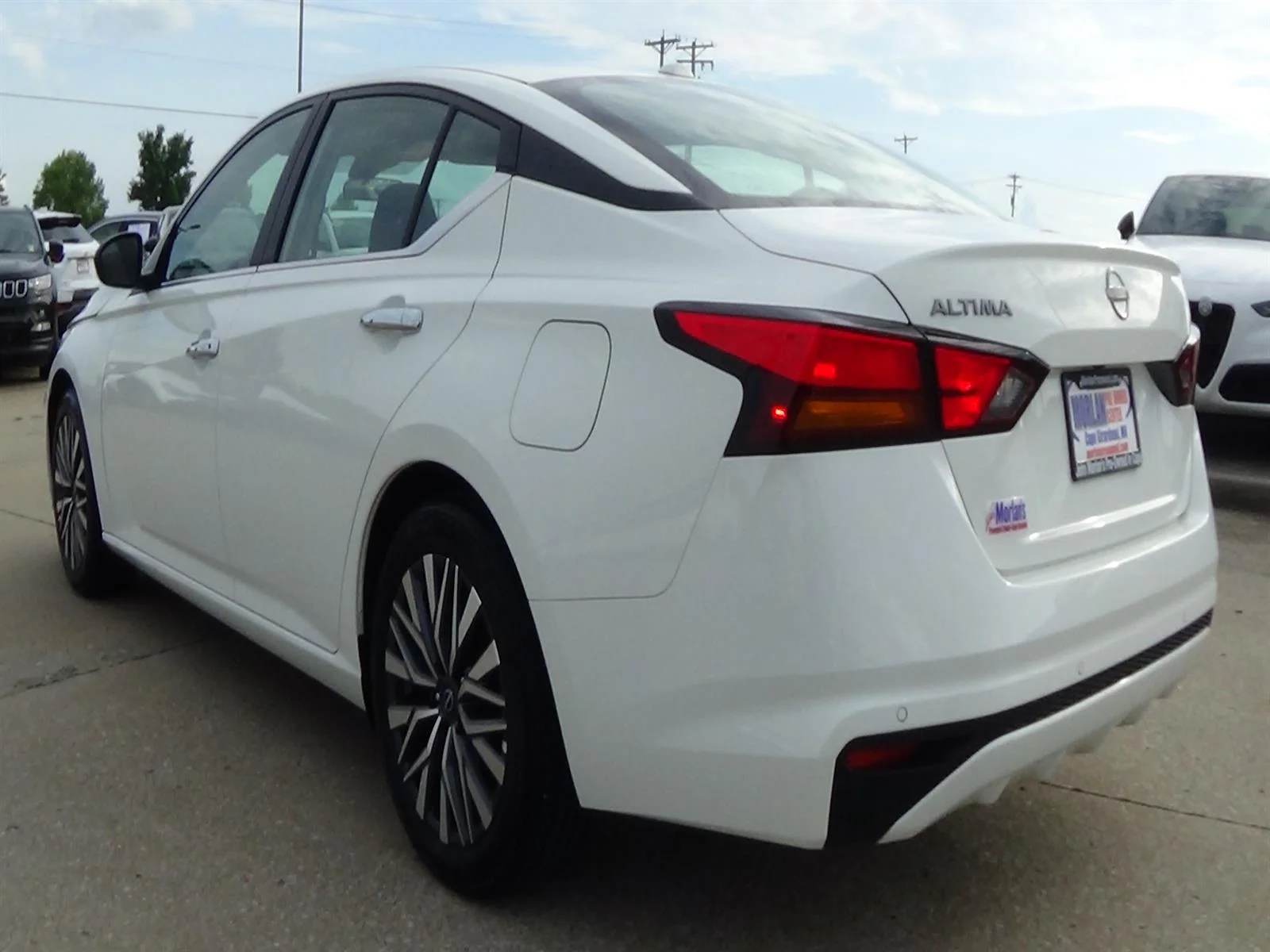 Certified Used 2025 Glacier White (qak) Nissan 2.5 SV image 8