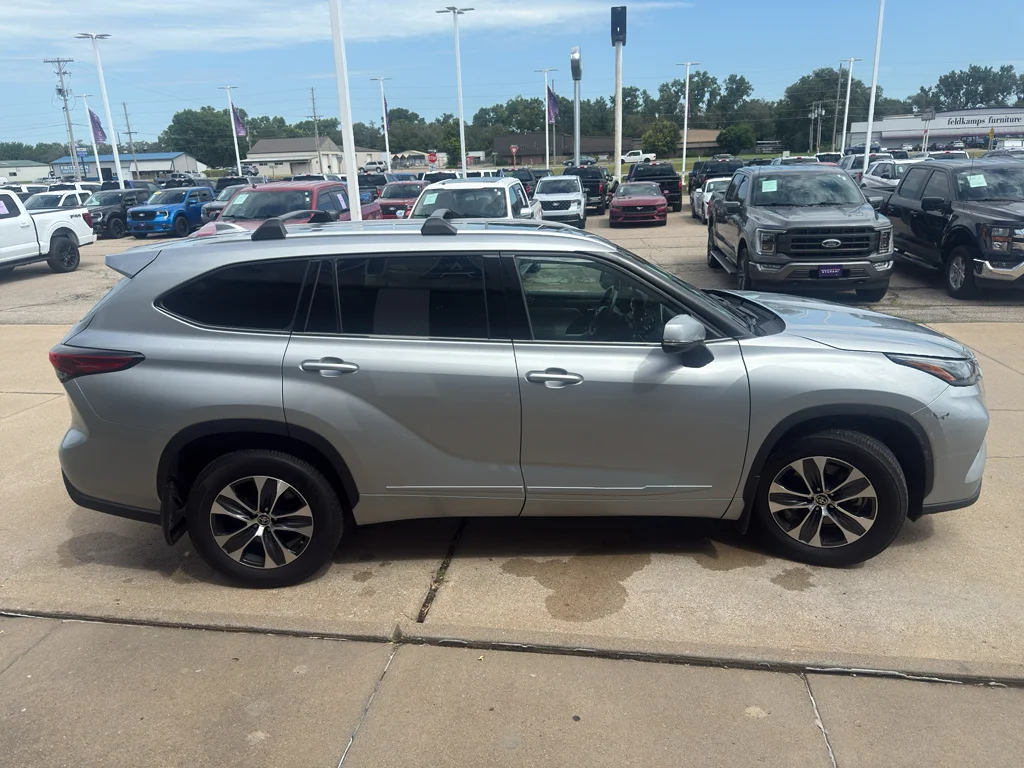 Used 2022 Celestial Silver Metallic Toyota XLE image 5