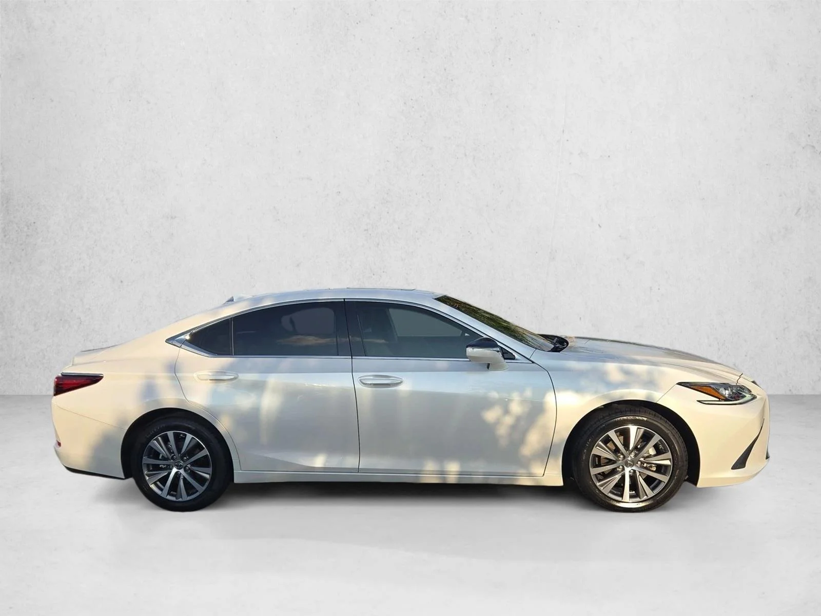 Used 2020 Eminent White Pearl Lexus ES 350 image 4