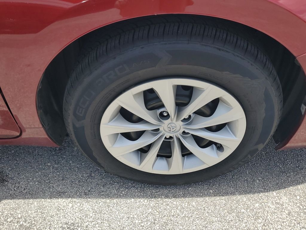 Used 2015 Red Toyota LE image 10